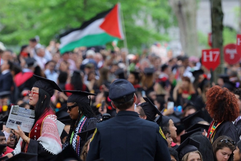 1.000 Lulusan Harvard Walk Out dari Upacara Wisuda Teriakkan: Bebaskan Palestina!