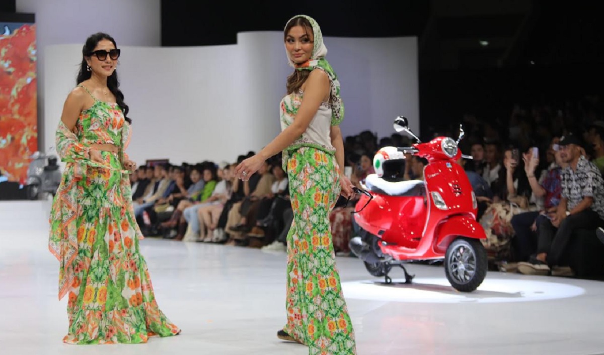 Amanda Janna Hadirkan Outfit Mantai Nuansa Bali di Panggung IFW 2024