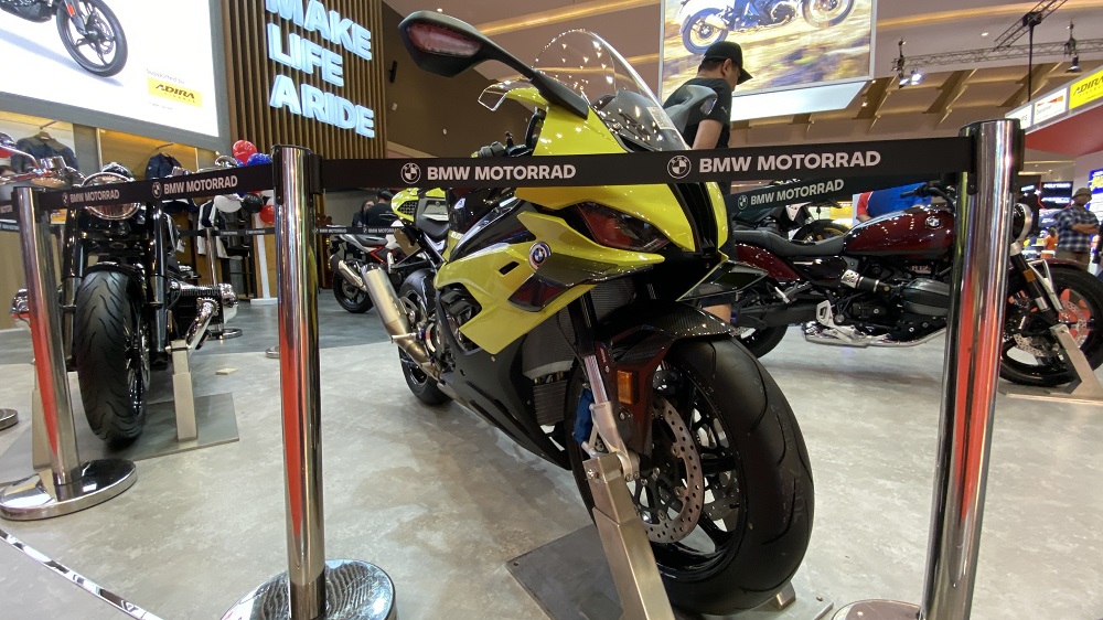 BMW M 1000 RR 50 Years Edition Dibanderol Rp1,8 Miliar, Berapa Cicilannya per Bulan?