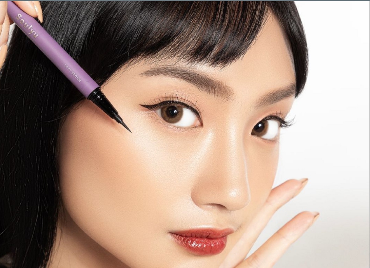 Cara Buat Winged Eyeliner Tak Mudah Luntur dengan Soulyu Precision Pro Matte Eyeliner