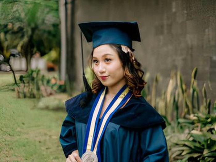 Cerita Natalia, Wisudawan Termuda ITB Raih Gelar Magister Kimia di Usia 22 Tahun