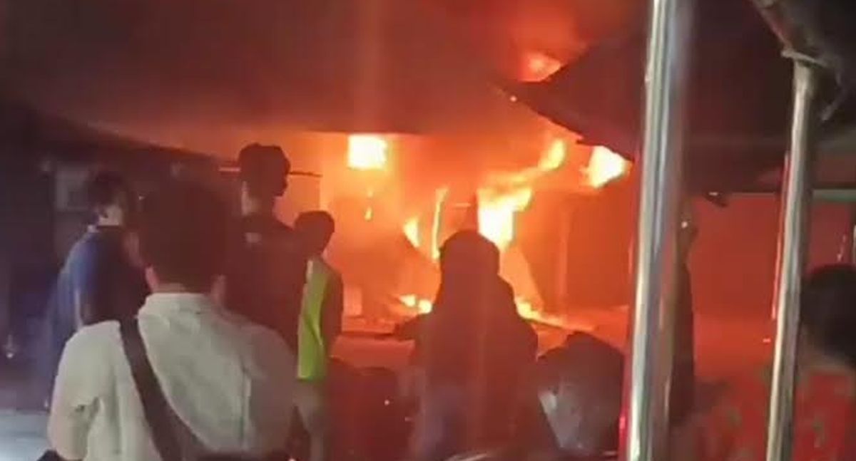 Diduga Korsleting Listrik, 5 Kios Pedagang Pasar di Cikarang Ludes Terbakar