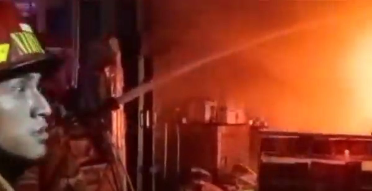 Diduga Korsleting, Toko Elektronik di Bekasi Utara Ludes Terbakar
