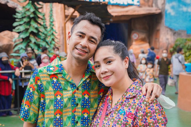 Ini Perbedaan Etika Raffi Ahmad dan Nagita Slavina saat Berbagi Makan dengan Karyawan