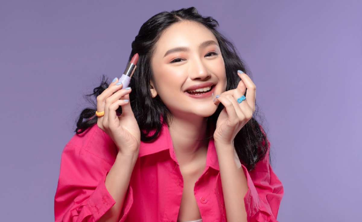 Inspirasi Ombre Lips: Teknik Mudah dengan Lipstik