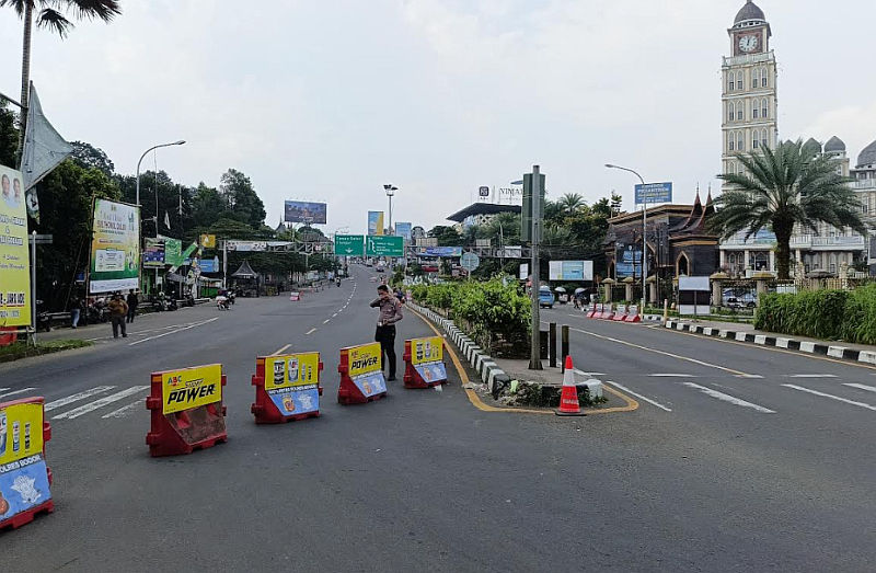 Jalur Puncak One Way Arah Jakarta Siang Ini