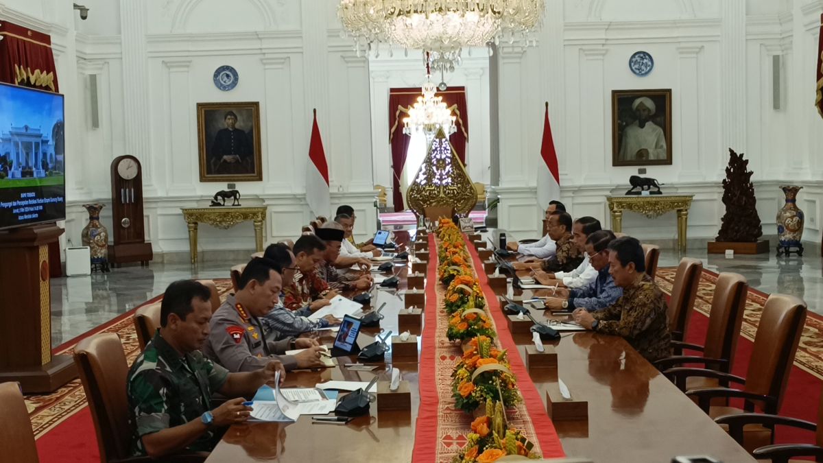 Jokowi Gelar Ratas Erupsi Gunung Ruang, Tekankan Penyelesaian Urusan Pengungsi