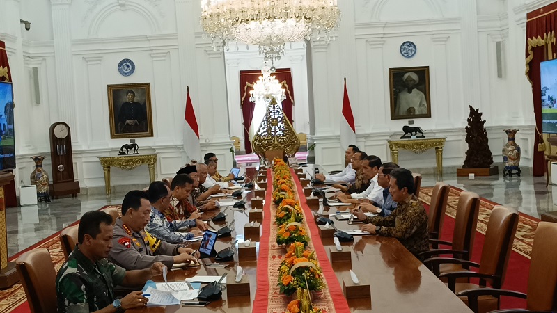 Jokowi Minta AHY Pastikan Lokasi Relokasi Pengungsi Erupsi Gunung Ruang Clean and Clear