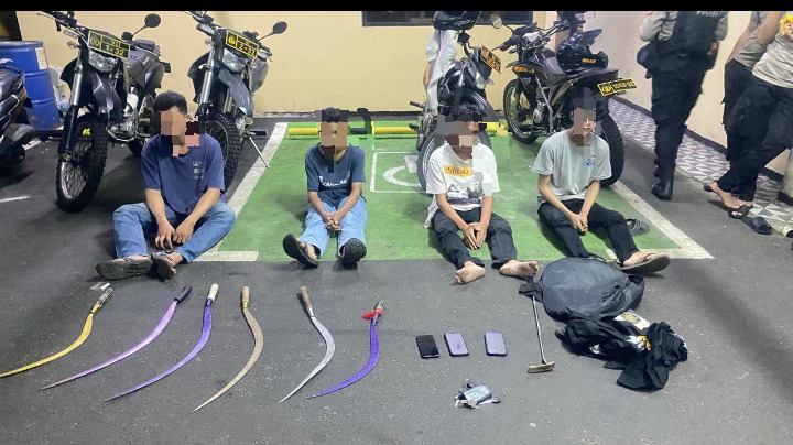 Kedapatan Bawa Celurit, Polisi Tangkap 4 Remaja Hendak Tawuran di Cakung