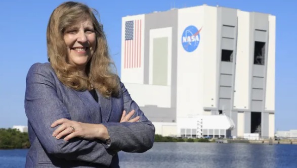 Kenalan dengan Teresa Kinney, Wanita Pertama yang Menjabat sebagai Chief Engineer NASA