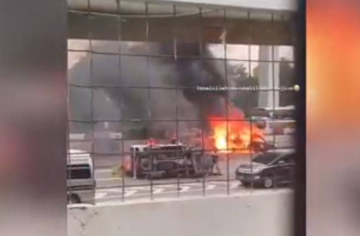 Kronologi Kecelakaan 2 Kendaraan di Tol Japek, 1 Mobil Terpental hingga Terbakar