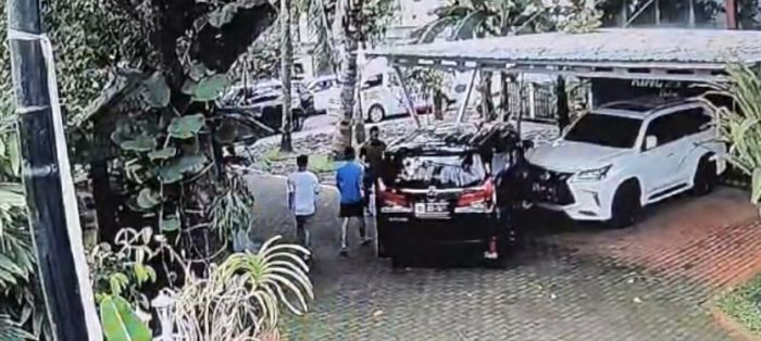 Rekaman CCTV Detik-Detik Brigadir RAT Tewas Bunuh Diri di Mobil Alphard