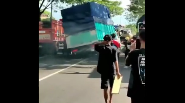 Viral Truk Oleng Bahayakan Pengguna Jalan, Bisa Dihukum 1 Tahun Penjara