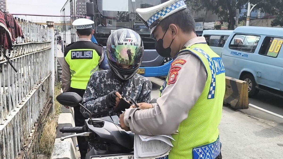 20 Motor Ditilang Usai Masuk Jalur Transjakarta, Razia Gabungan Bersama TNI