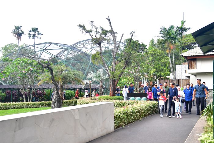 Edukasi Keberagaman Budaya Indonesia, Jokowi Ajak Jan Ethes hingga La Lembah Keliling TMII