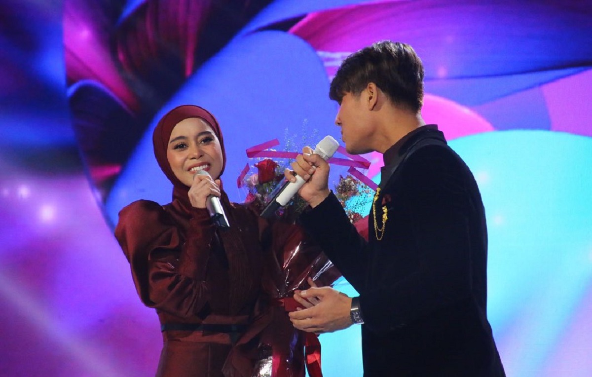 Lesti Kejora dan Rizky Billar Borong Piala Silet Awards 2024