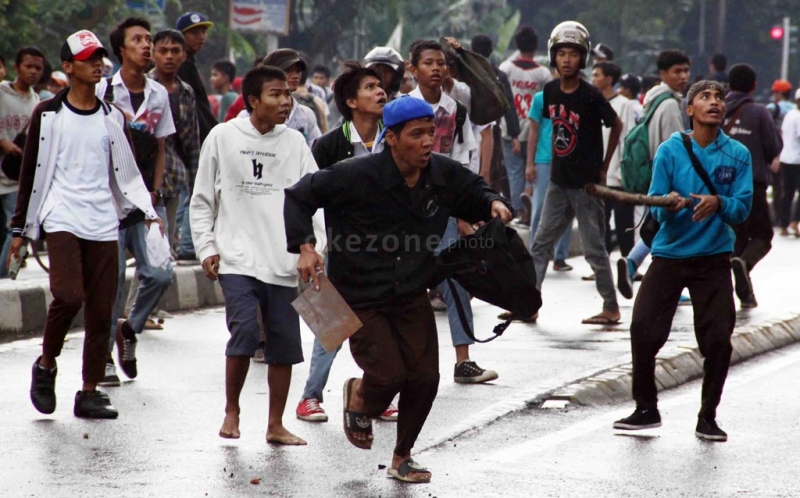 Polisi Temukan Sajam Tawuran Pemuda di Jalur KRL Tanjung Priok