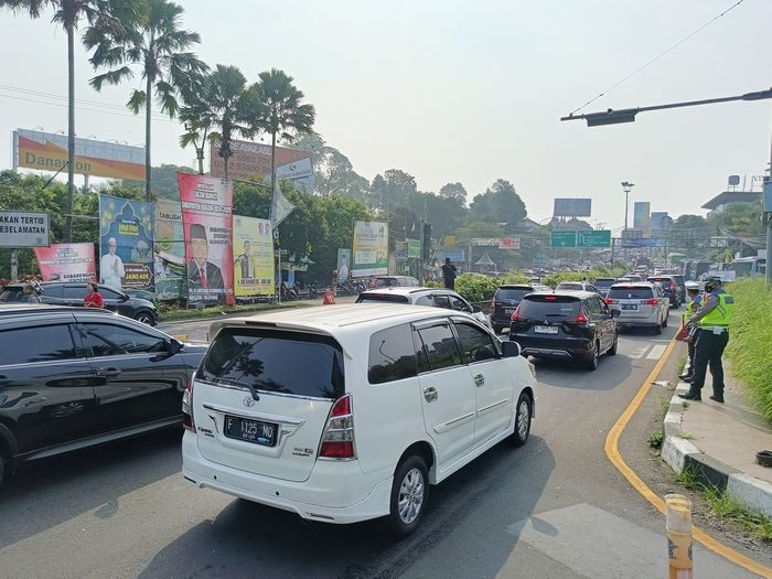 Saat Ini, Polisi Berlakukan Sistem Oneway Menuju Kawasan Puncak Bogor