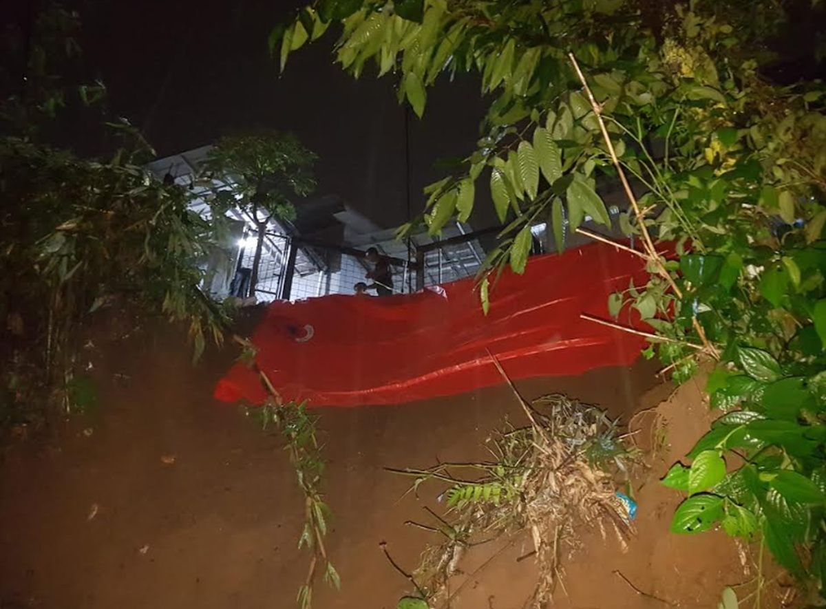 Tebingan di Bogor Longsor Timpa Kamar Rumah Warga