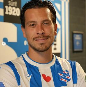 Thom Haye Tulis Pesan Perpisahan Menyentuh ke Suporter SC Heerenveen