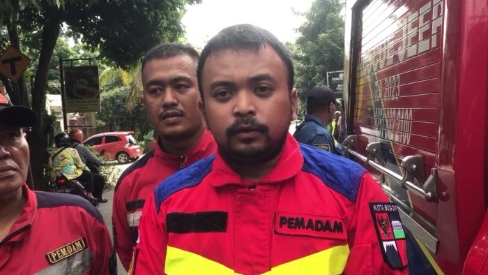 Tim Rescue Damkar Bogor Evakuasi 6 Pengunjung Hotel yang Terjebak Dalam Lift