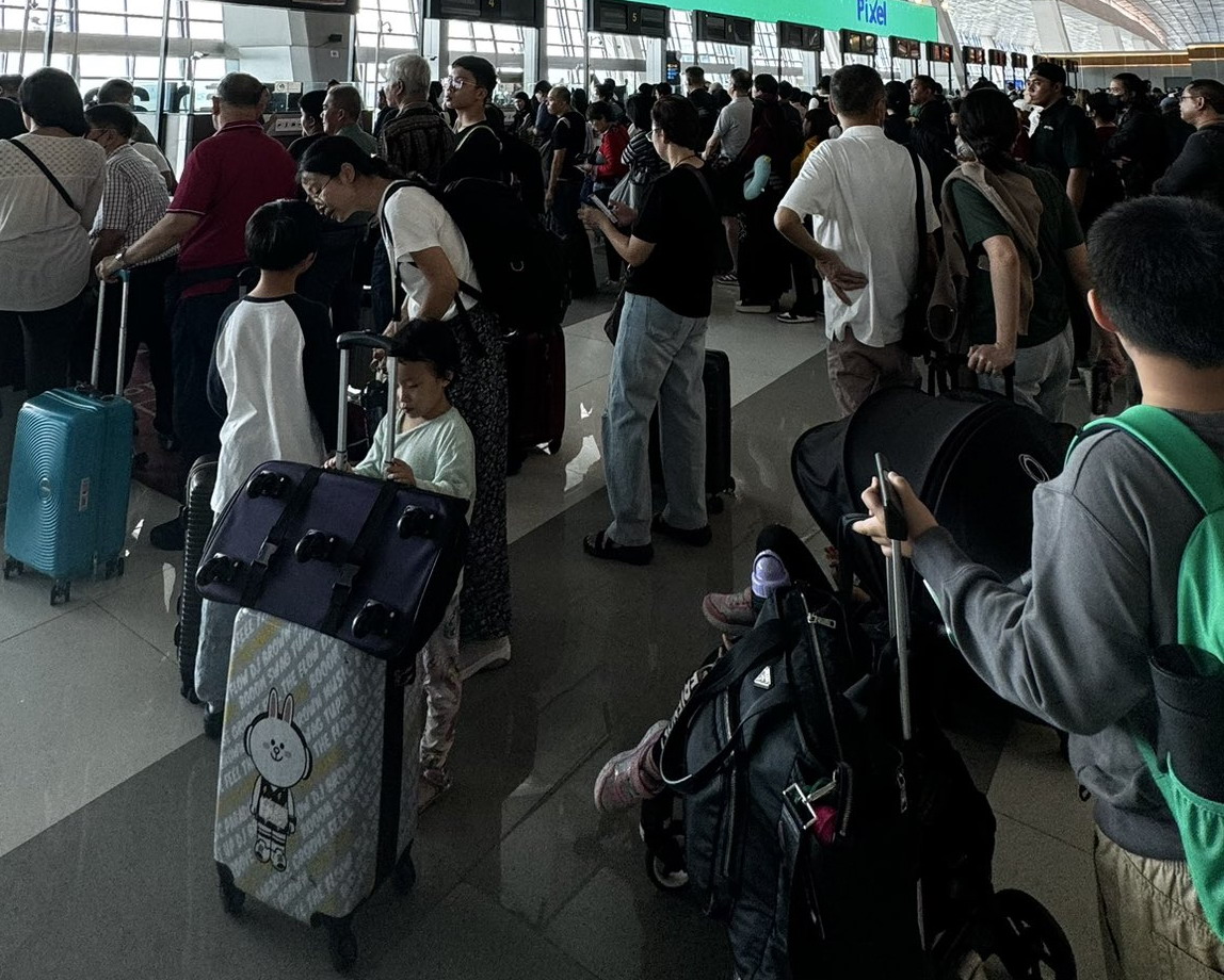 Viral Sistem Imigrasi Down, Penumpang Pesawat Menumpuk di Bandara Soetta