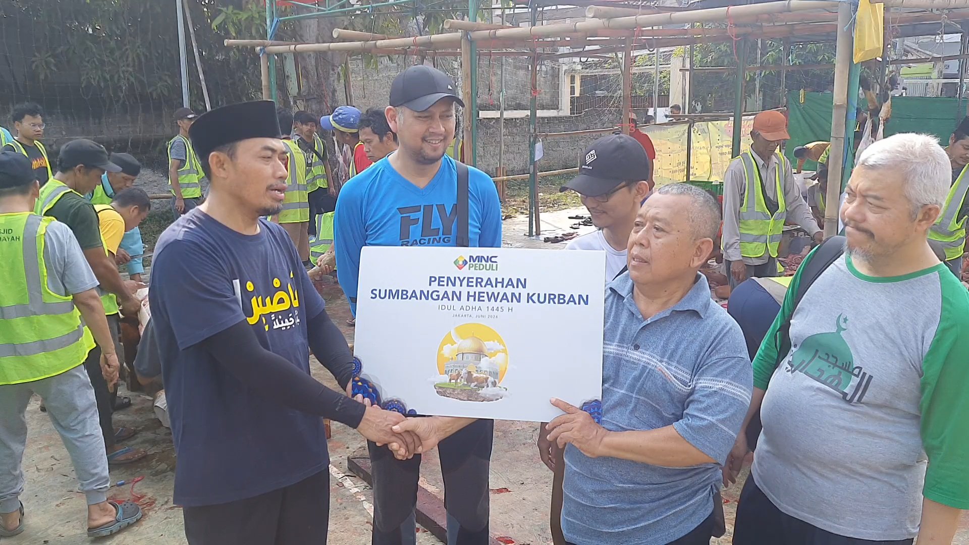 Warga Masjid Al-Hidayah Depok Apresiasi Penyaluran Hewan Kurban MNC Peduli