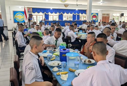 Calon Siswa SMA Taruna Nusantara Masuk Sekolah Tahun Ajaran Baru 2024/2025, Rambut Siswa Pria Dicukur