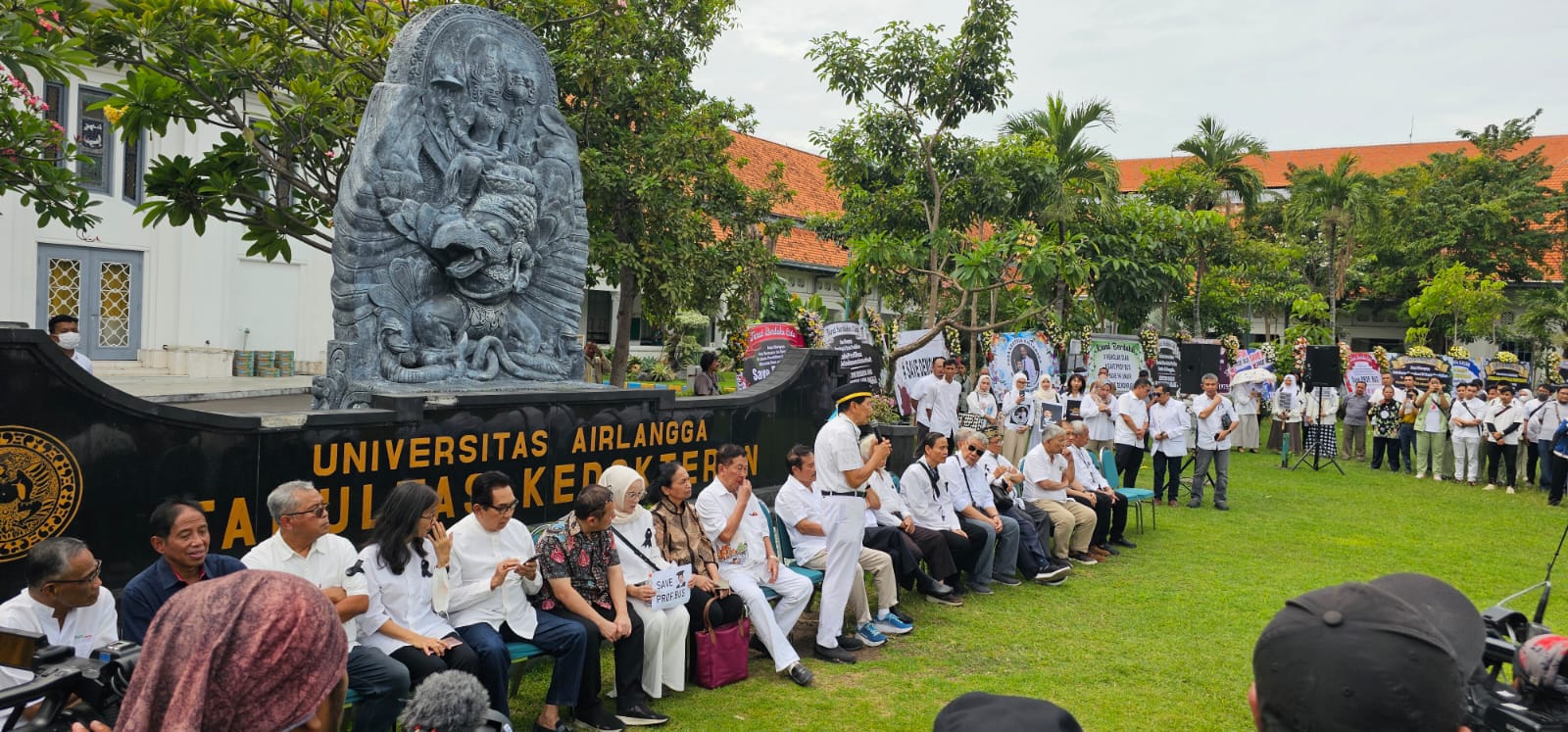 Dosen hingga Guru Besar FK Unair Ancam Mogok Mengajar Usai Dekan Dicopot Gegara Tolak Dokter Asing