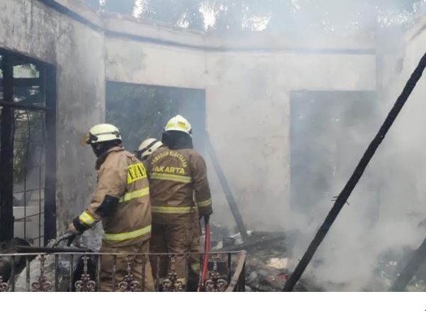 Kebakaran, Seorang Penghuni Rumah Dua Lantai di Cilandak Tewas