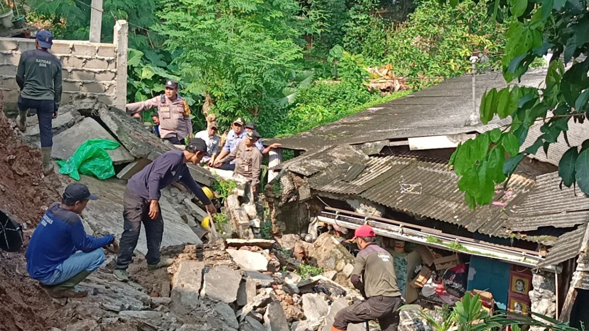 Longsor di Cipayung Depok, Ketua RT: 3 Rumah Terdampak 1 Rusak Parah