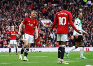 Manchester United Diimbangi Liverpool 2-2, Gary Neville: Tim yang Aneh