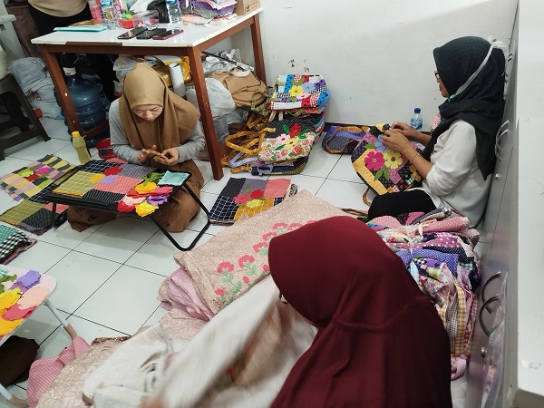 Serap Tenaga Kerja, Wanita Ini Sulap Limbah Kain hingga Tembus Pasar Ekspor