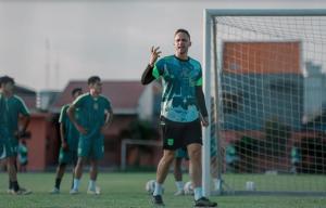 TC di Yogyakarta, Paul Munster Puas Perkembangan Persebaya Surabaya Jelang Liga 1 2024-2025