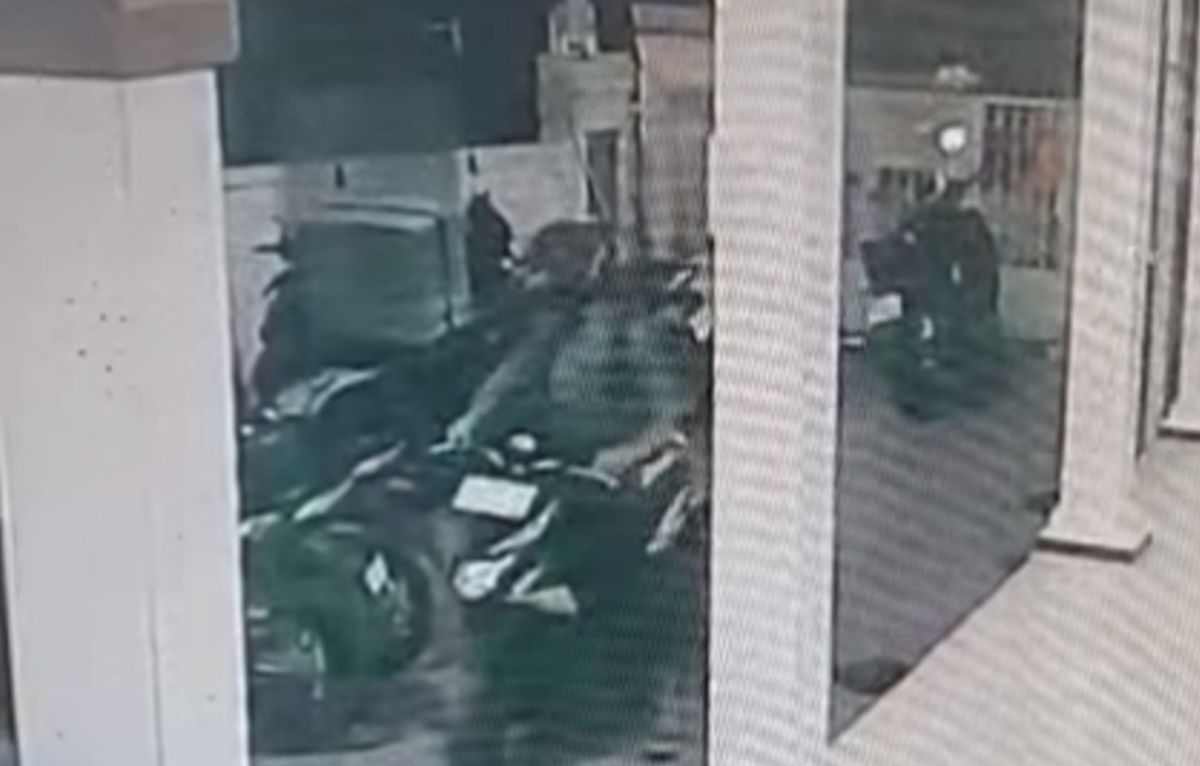 Terekam CCTV, Maling Motor di Masjid Depok Beraksi saat Warga Sholat Isya Berjamaah