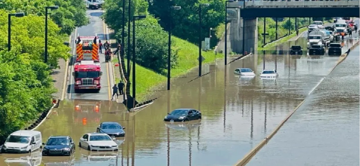 Toronto Terguncang Akibat Banjir dan Pemadaman Listrik Usai Badai Hebat