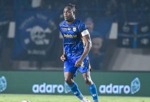 Victor Igbonefo Ingin Pensiun di Persib Bandung