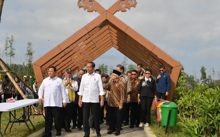 Jalan-Jalan di IKN, Jokowi Sebut Udaranya Lebih Bersih dari Singapura