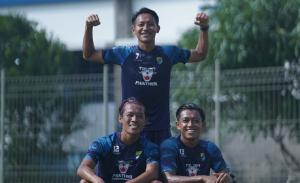 Liburan ke Pantai Pangandaran, 3 Pemain Persib Bandung Pilih Kendarai Sepeda Motor