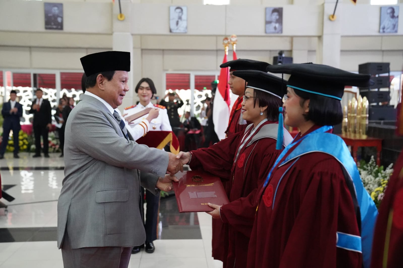 Wisuda 425 Mahasiswa Unhan, Prabowo: Perjalananmu Masih Panjang