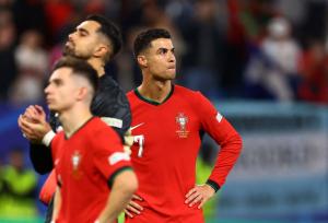 Cristiano Ronaldo Disebut Ingin Main di Piala Dunia 2026, Roy Keane dan Gary Neville: Pensiun Saja!