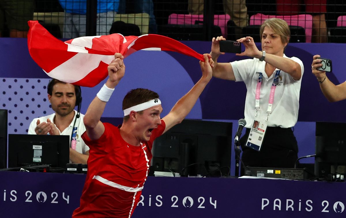 Viktor Axelsen Lewati Rekor Lin Dan Usai Sabet Medali Emas Olimpiade Paris 2024: Back to Back Juara!