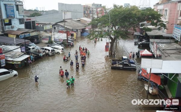 Jakarta Hujan Deras, 5 RT Terendam Banjir hingga 120 Cm